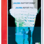 RAPPORTENMAP JALEMASTRIP EN DEKPLAATJE ROOD